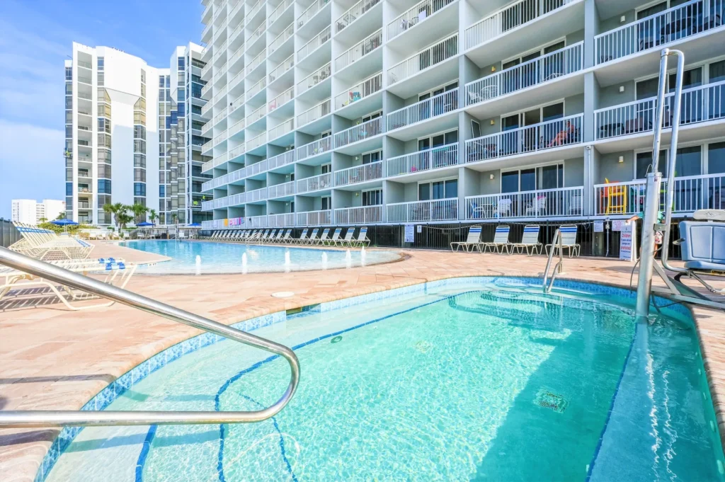 Pelican Beach Resort amenities